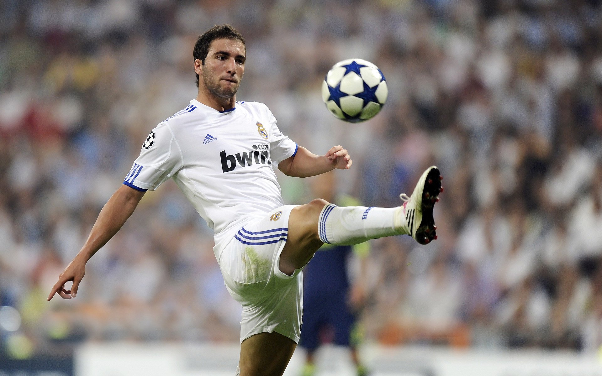 萨卡独木擎天，当莱比锡红牛的铁血防线撞上巴萨的残阵绝唱